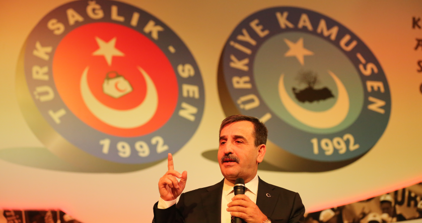 Türkiye Kamu-Sen Genel Başkanı Önder Kahveci, Toplu Sözleşme Görüşmeleri ve Hakem Kurulu sürecinin tam bir fiyasko ile sonuçlandığını duyurdu. 
