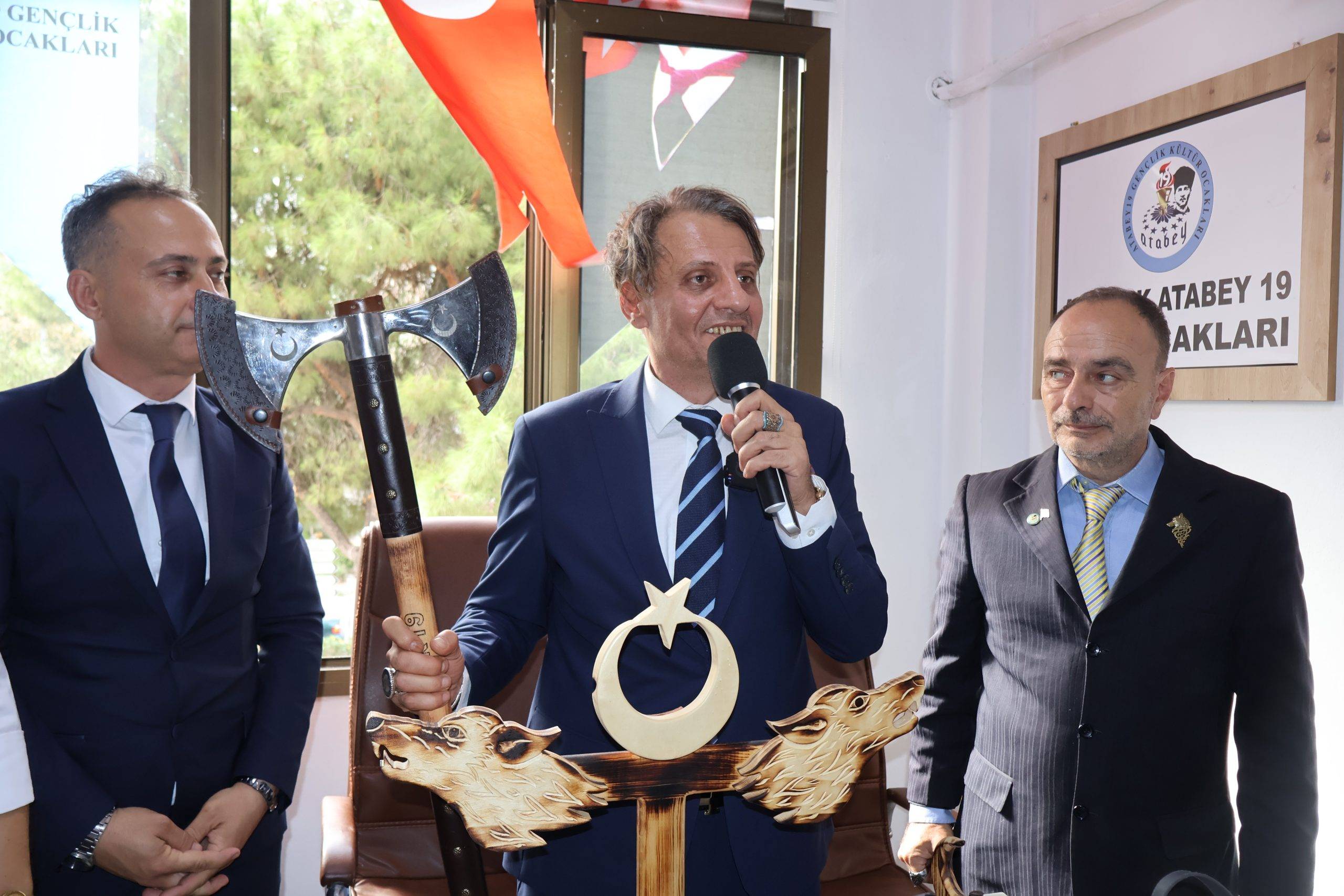 Atabey 19 Türk Ocakları Genel Başkanı Hüseyin Hakkı Kahveci’nin katılımı ile derneğin Manisa İl Başkanlığı hizmete girdi. 