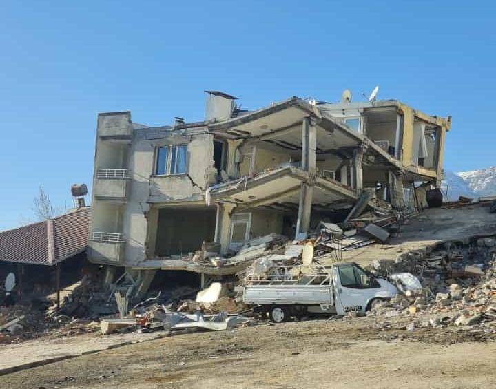 Jeofizik Profesörü Dr. Ercan'dan 'İzmir Mavişehir Bir Cinayet Şehridir!' Çıkışı