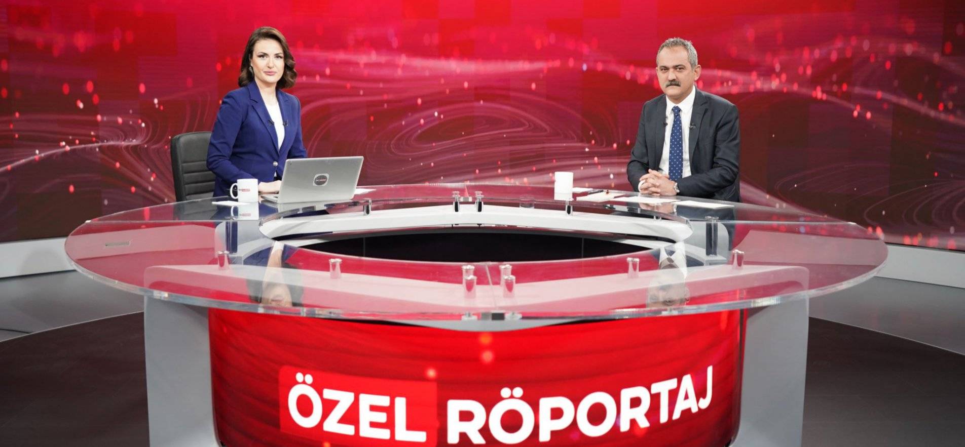 bakan özer